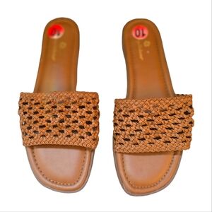 Tommy Bahama Women's Sallie Slide SIZE 10.  Tan in color